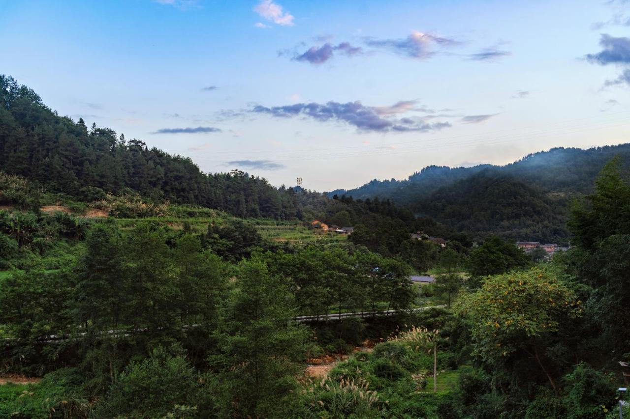 Whispering Mountains Boutique Hotel 張家界市 エクステリア 写真