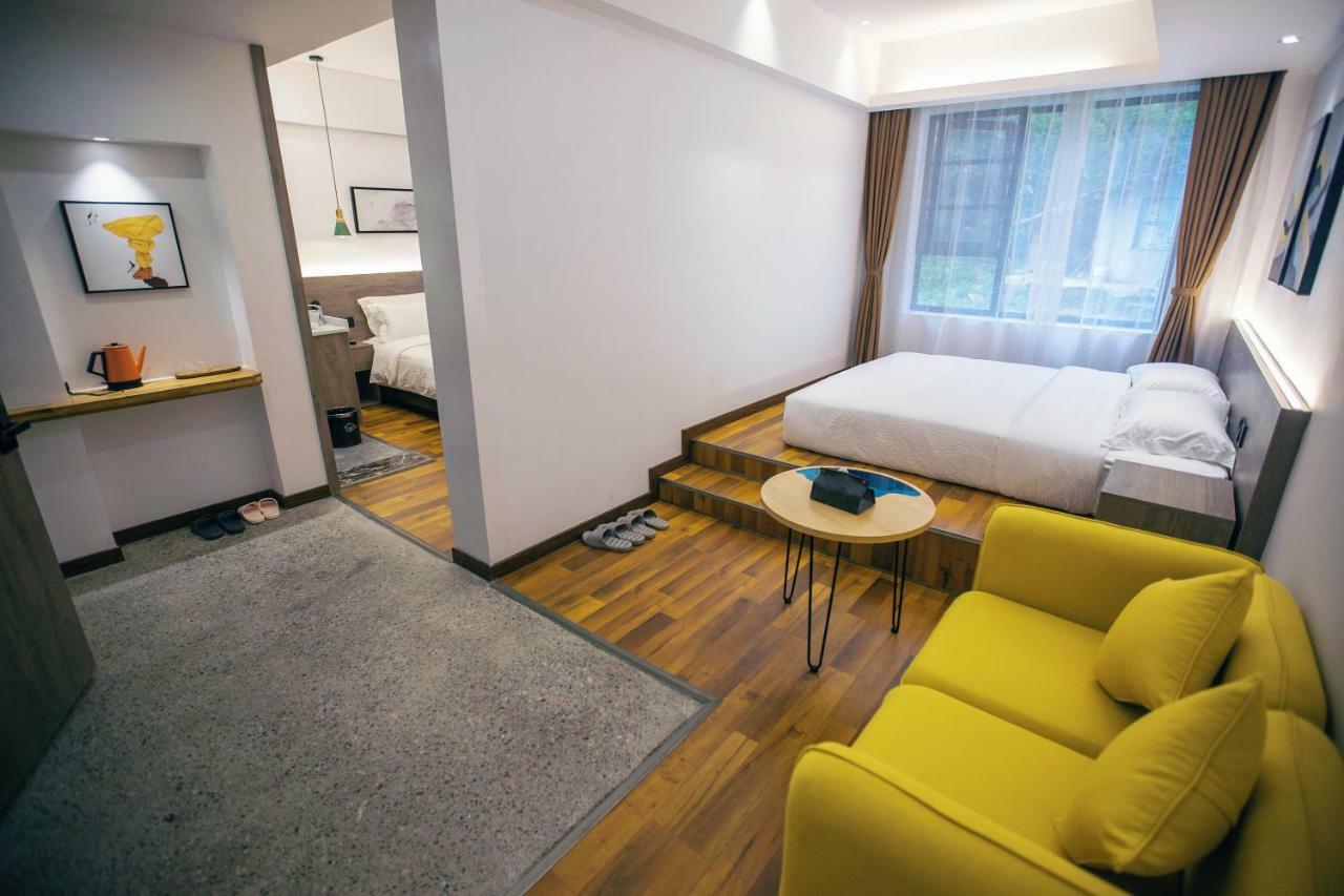 Whispering Mountains Boutique Hotel 張家界市 エクステリア 写真